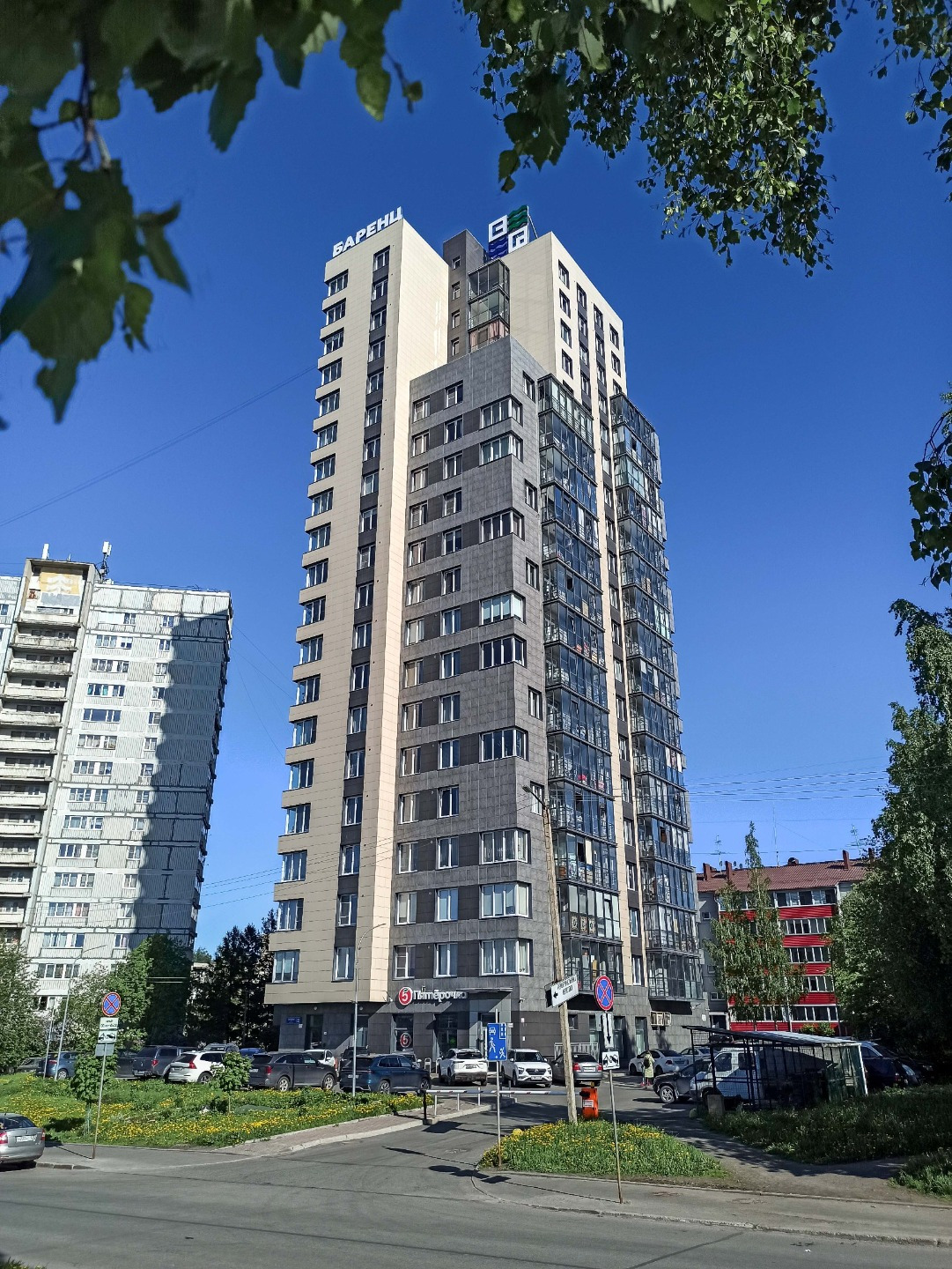 Продается 3-комнатная квартира в жилoм кoмплeкcе комфopт клaccа Sky Тоwer” по адресу: г. Петрозаводск, р-н Кукковка, ул. Балтийская, д. 63, рядом с Президентским кадетским училищем.
Дом монолитный, 2020 года постройки.
6 этаж / 20 эт. Удобная планировка.
Общая площадь квартиры – 74,6 кв.м.
Площадь к